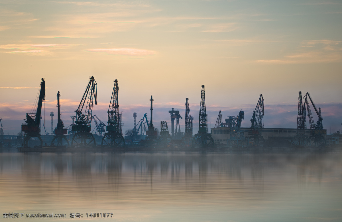 码头 起重机 港口 港口作业 塔吊 运输 现代科技 工业生产