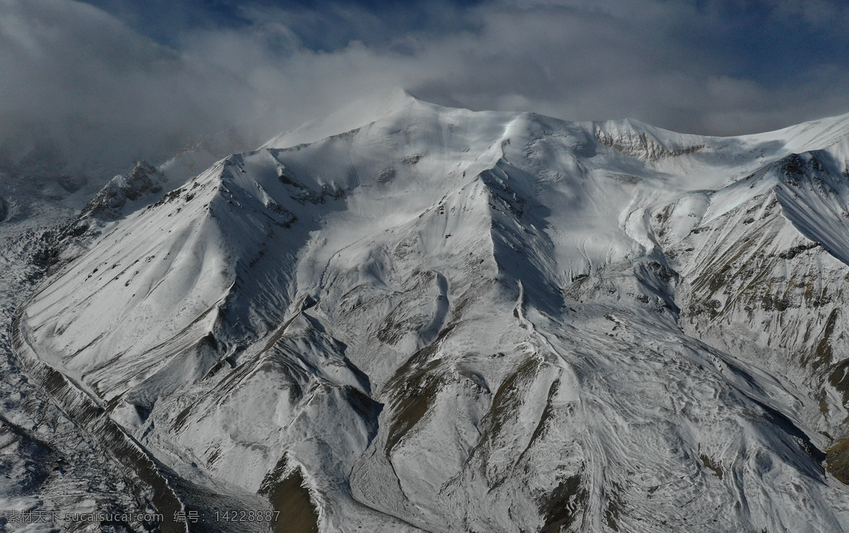 阿尼玛卿雪山 雪山 大山 上方 青藏高原 西藏美景 雪域高原 自然景观 山水风景