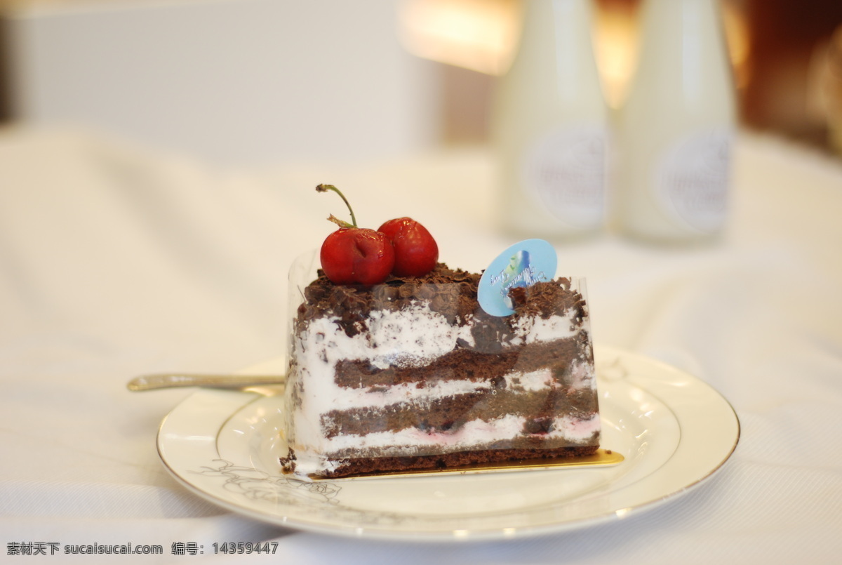 巧克力蛋糕 樱桃蛋糕 奶油蛋糕 三角蛋糕 慕斯 西点 甜点 西餐 餐饮美食 西餐美食