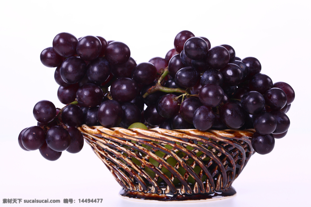 紫 葡萄 提子 新鲜水果 水果篮 紫葡萄 果实 成熟 特写 摄影图 高清图片 蔬菜图片 餐饮美食