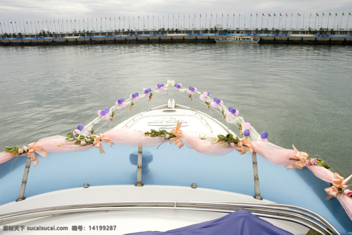 游艇 婚礼 海上 交通工具 浪漫 现代科技 游艇婚礼 船头 风景 生活 旅游餐饮